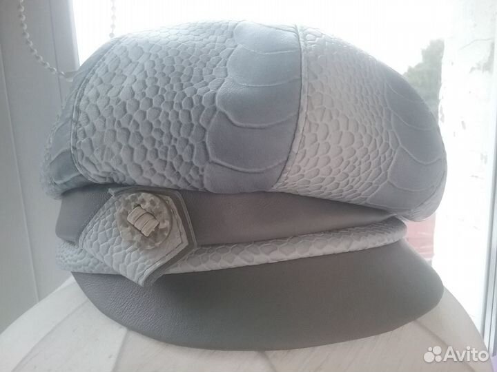 Кепка кожаная женская