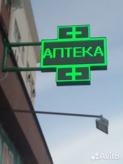 Аптечный крест с бегущей строкой 64х64 см