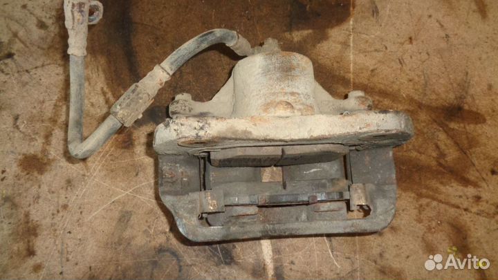 Суппорт передний левый Hyundai Sonata 4 (EF)