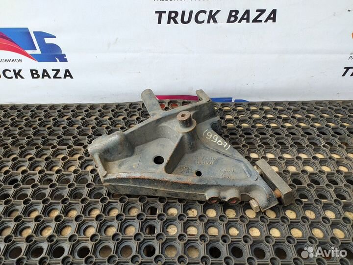 Кронштейн переднего бампера левый Scania 5-series