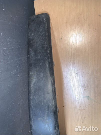 Молдинг переднего бампера левый 100 C4 1991-1994