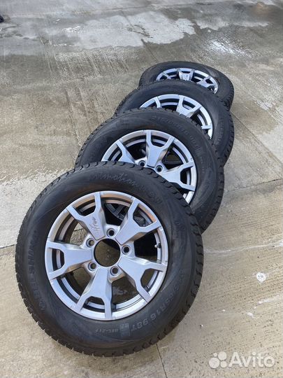Зминяя резина с дисками на ниву трэвэл
