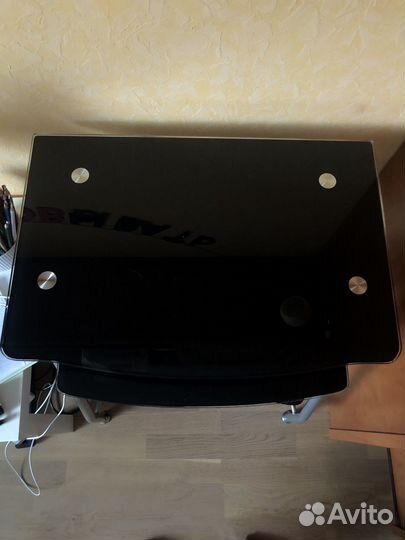 Компьютерный стол стеклянный