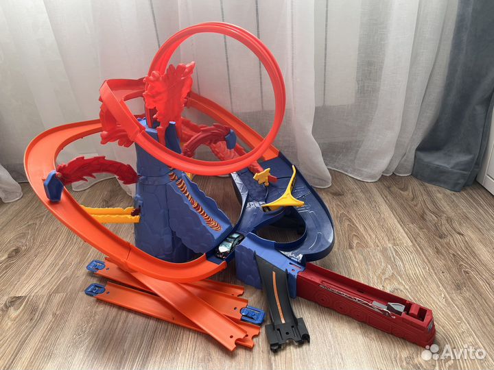 Трек Hot Wheels Вулкан