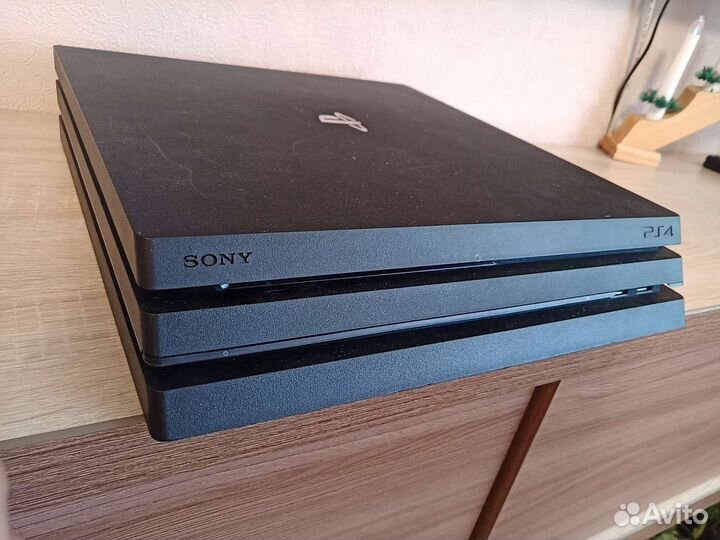 Sony PS4 Pro 1000gb, подписка ps plus Deluxe