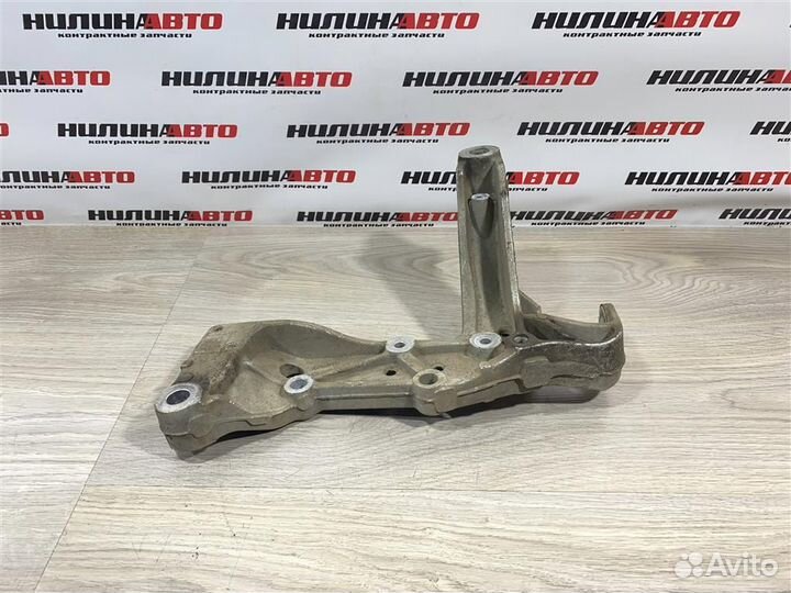 Кронштейн рычага левый Шкода Октавия А5
