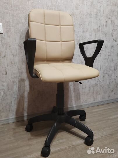 Компьютерное кресло кожаное экокожа новое