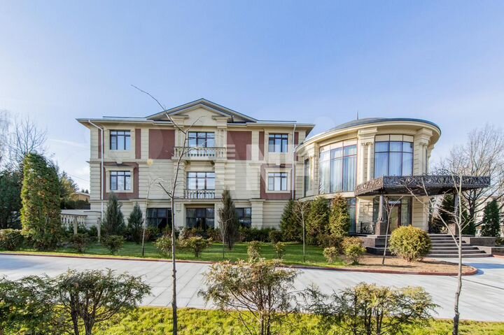 Дом 2000 м² на участке 95 сот.