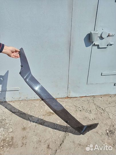 Отбойник капота