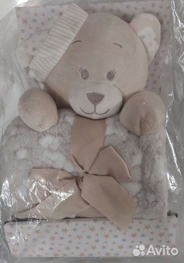 Мягкий медведь с пледом