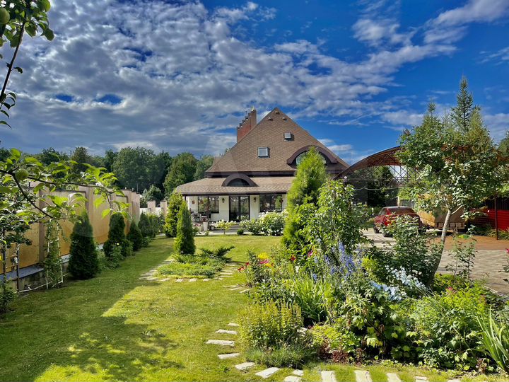 Коттедж 235 м² на участке 13,5 сот.