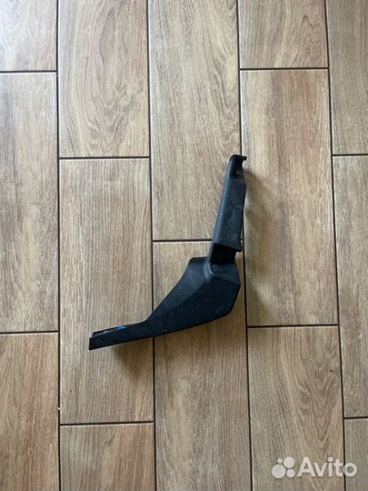 Брызговик передний левый Land Rover Range Rover