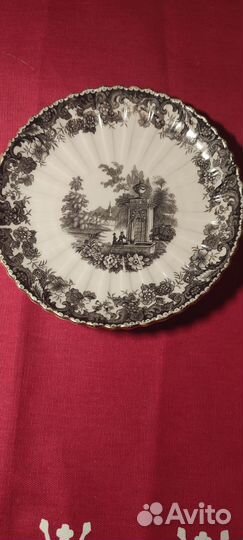 Антикварная фарфоровая тарелка