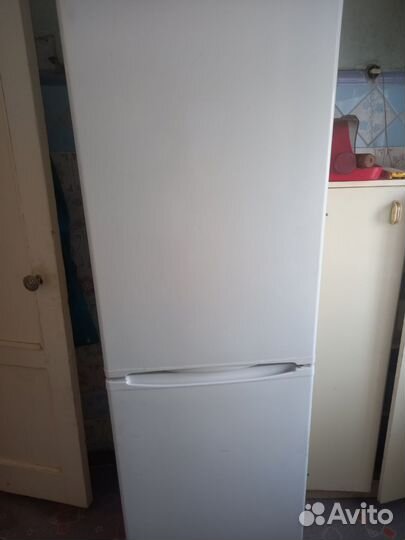 Холодильник indesit