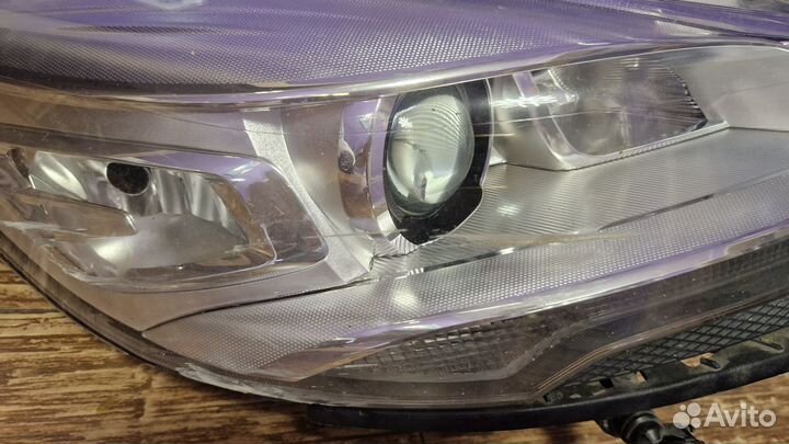 Фара правая Ford Kuga 2