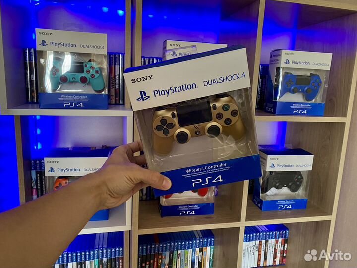 Геймпады PS4 в наличии много