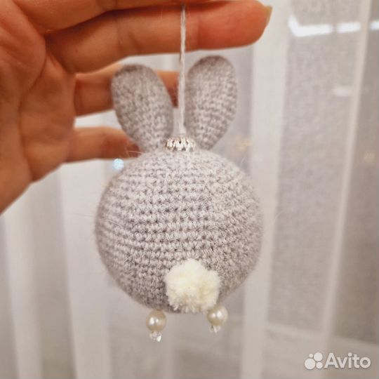 Новогодний шарик - зайка