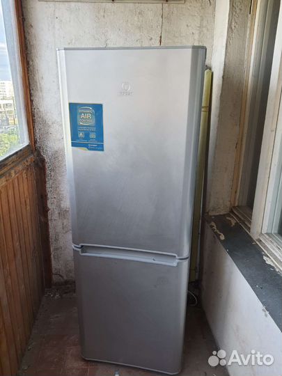 Холодильник двухкамерный бу BIA16NFS рабочий