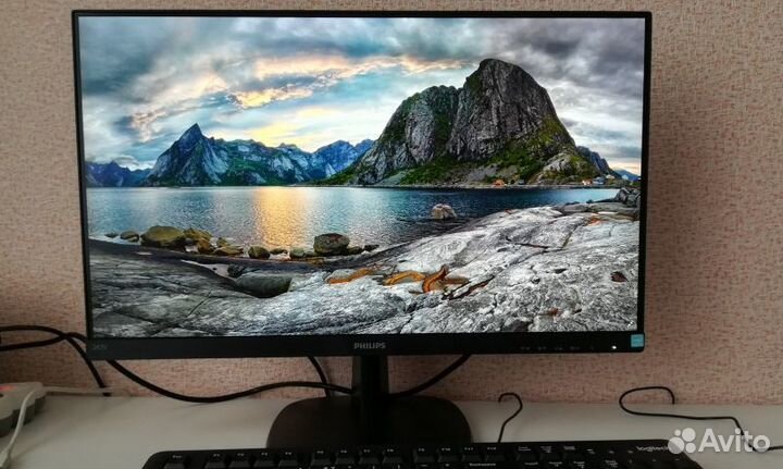 Монитор 24 Philips 243v7q