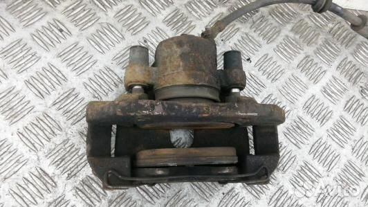 Суппорт тормозной передний правый volvo C30 1 (93N