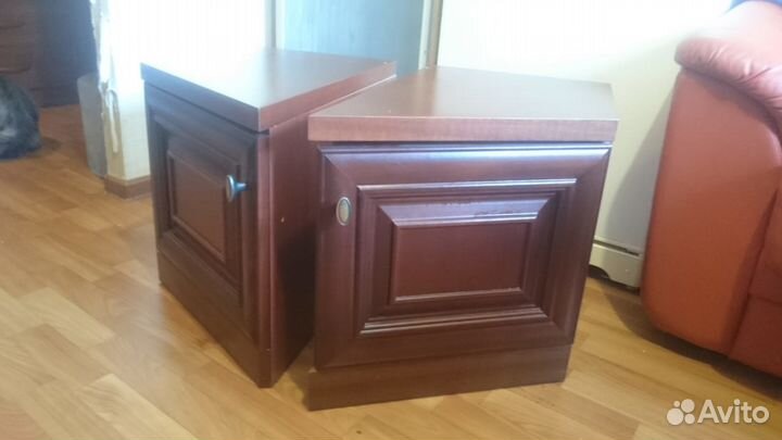 Тумбы прикроватные, комод