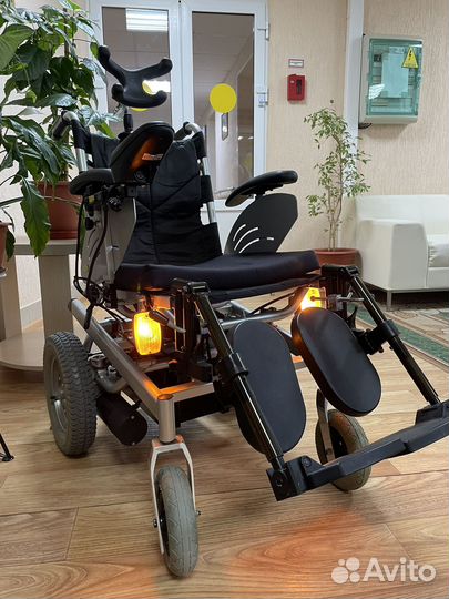 Инвалидная кресло коляска с электроприводом
