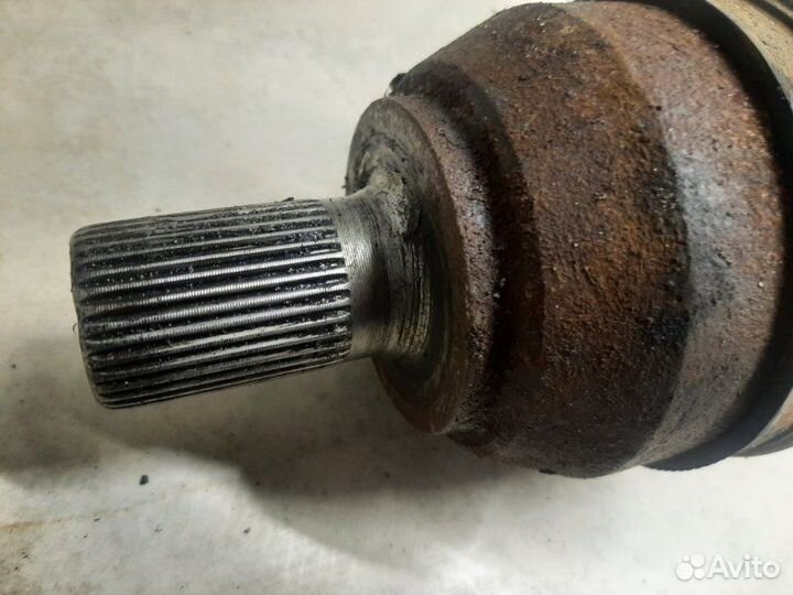 Привод правый Ford Focus седан sida 2009