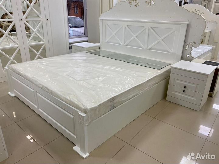 Спальные гарнитуры