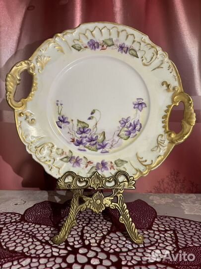 Фарфоровая тарелка