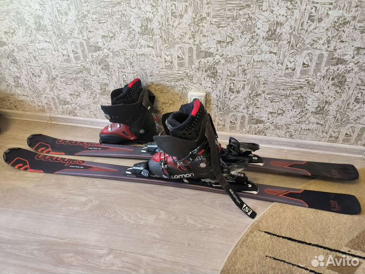 Горные лыжи и ботинки