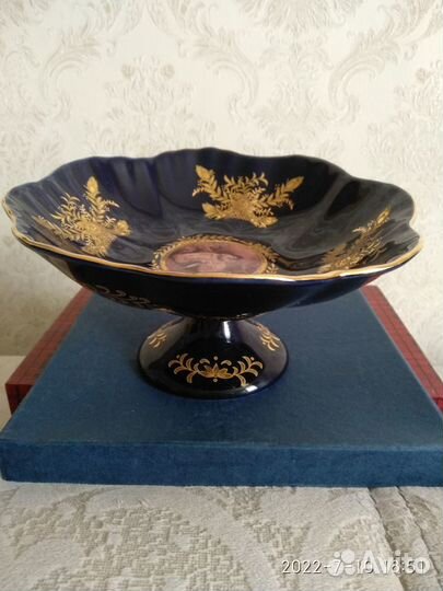 Ваза для фруктов на ножке, фарфор