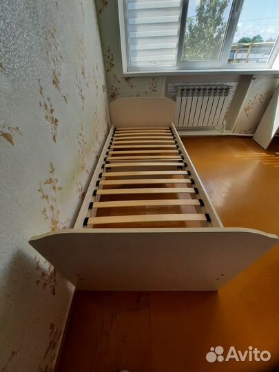 Продаю односпальную кровать