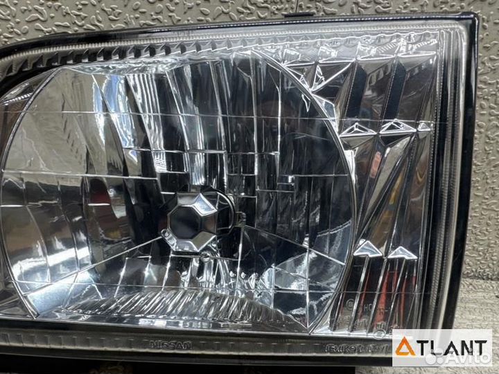 Фара передняя левая nissan atlas