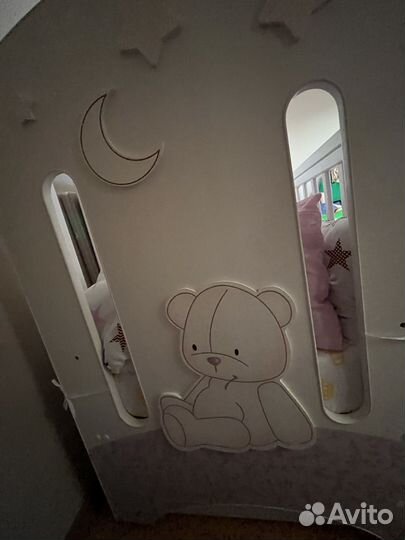 Детская кроватка с маятником