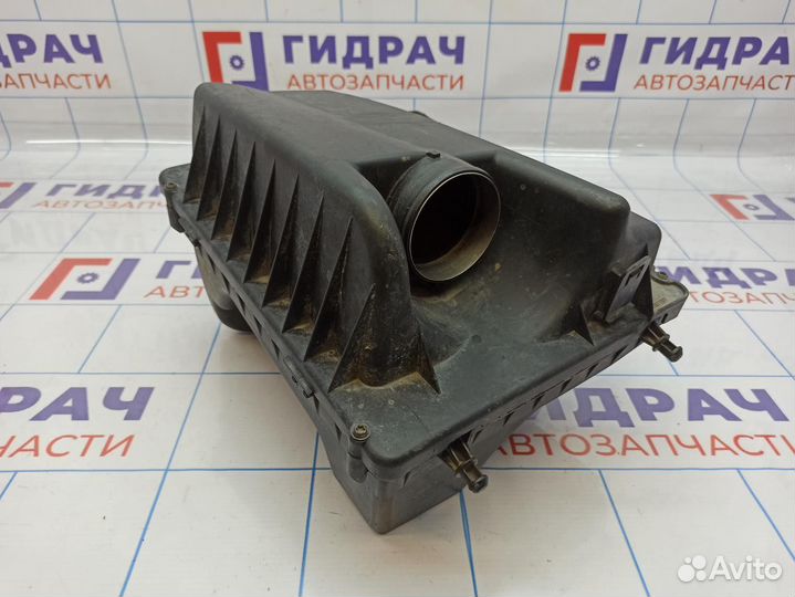 Корпус воздушного фильтра Opel Astra H 5834027. Дефект