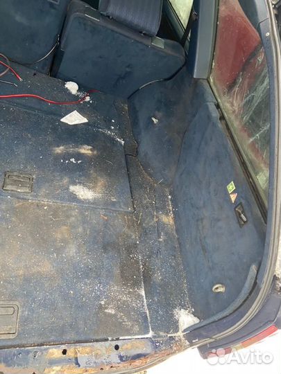 Обшивки багажника Mercedes-Benz S124 M102.982 1989