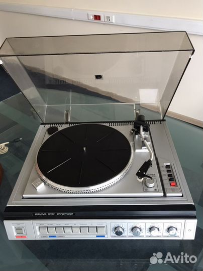 Проигрыватель винила Вега-109-стерео (в идеале )