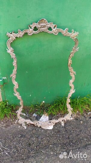 Старая медная рама для зеркала
