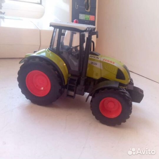 Модель трактора