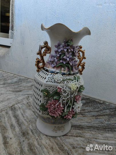 Фарфоровые вазы