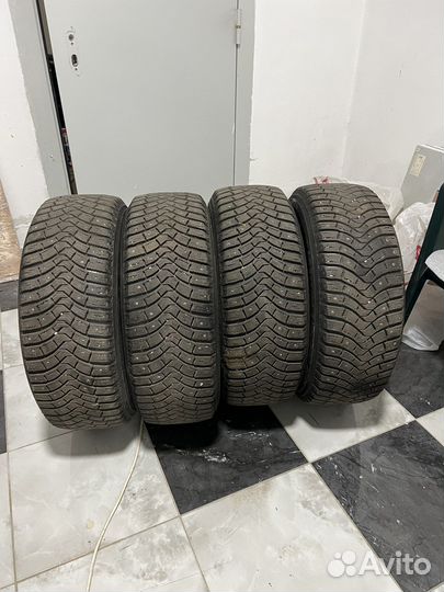 Michelin 4X4 A/T 225/60 R17