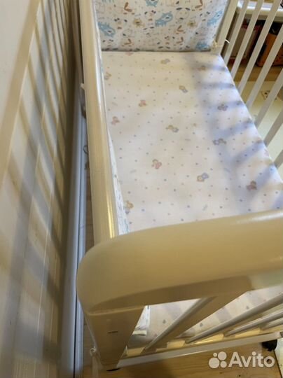 Детская кровать с матрасом и бортиками