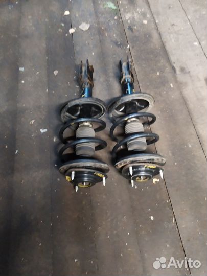 Передние амортизаторы Митсубиси Грандис