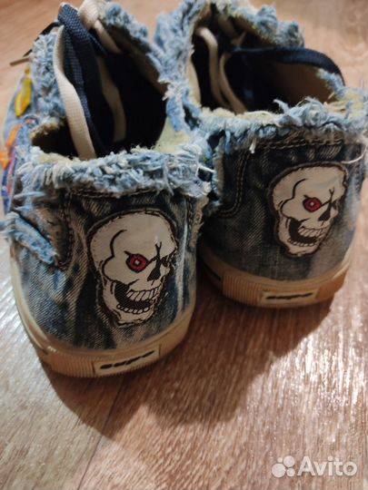 Кеды с нашивками