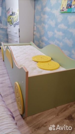 Детская кровать машинка
