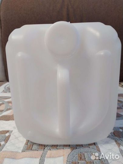 Канистры пластиковые,новые