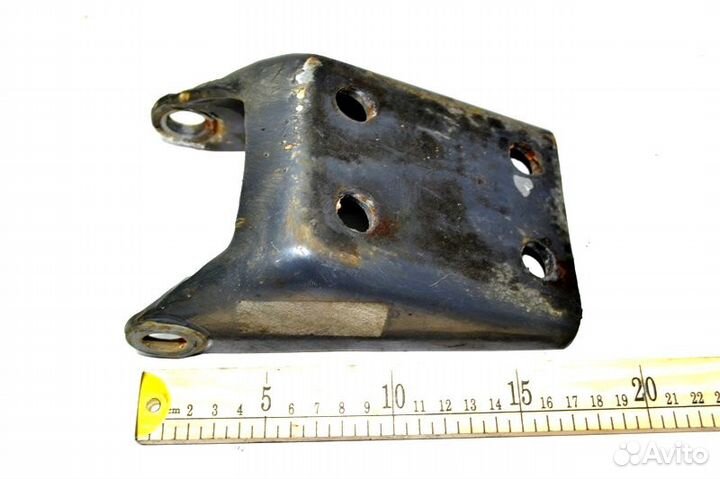 Кронштейн амортизатора вспомогательного моста, вер