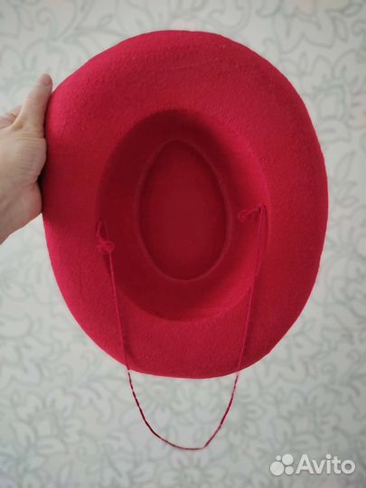 Шляпа (с пером; ковбойская; выпускника)