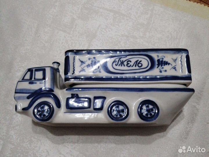 Модель грузовика камаз- шкатулка гжель