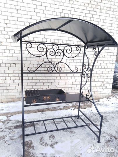 Мангал с крышей